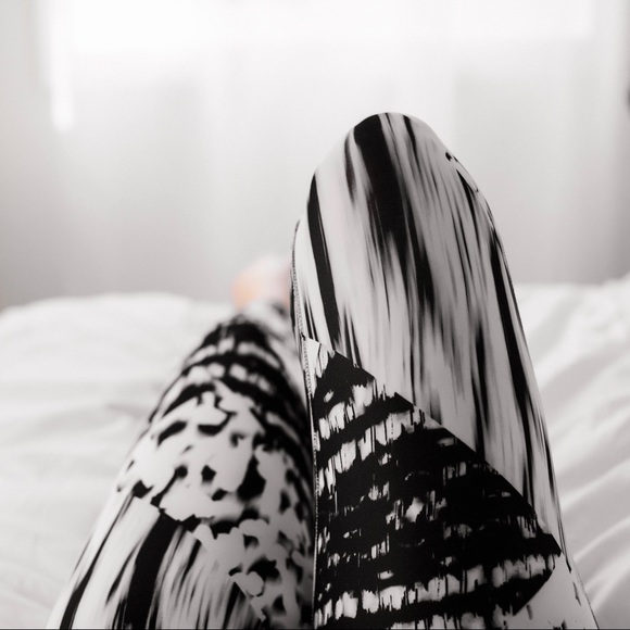 🔄Modern Print Workout Pants 🔸Last L - Picture 5 of 5